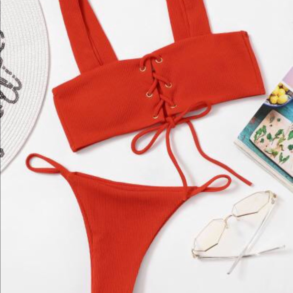 Red bikini - Picture 6 of 6